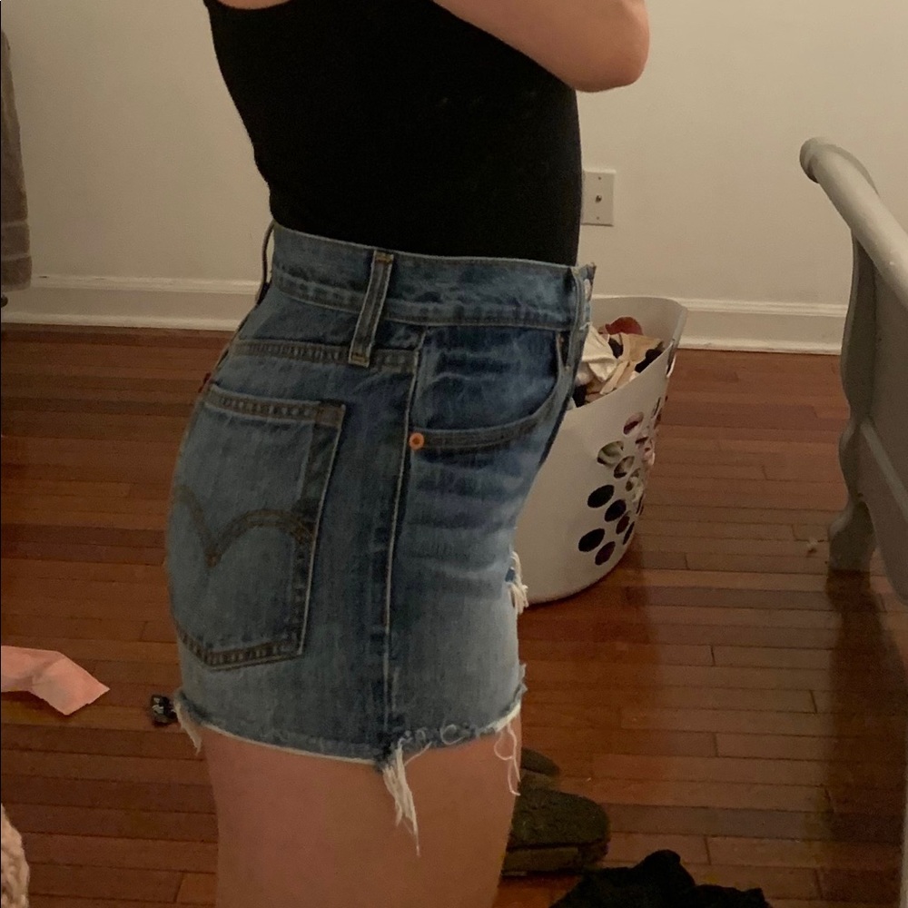High waist Levi shorts - Picture 3 of 6